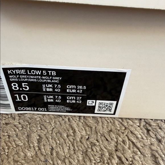 Nike Kyrie Low 5 White and Black Sneakers - Picture 5 of 6